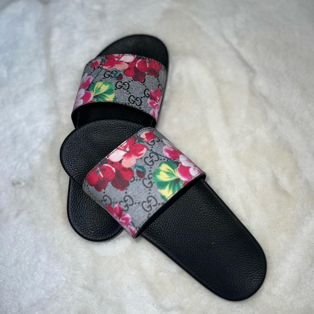 Designer inspired slides♥️